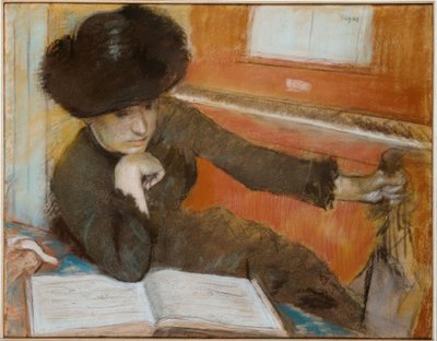 Nainen istuu pianon edessä tekijältä Edgar Degas