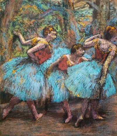 Kolme tanssijaa (siniset hameet, punaiset korsaatit). Noin 1903. Pastelli paperiliimalla pahville. tekijältä Edgar Degas