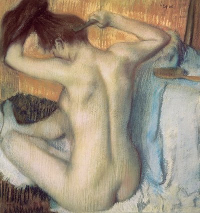 Nainen kampaa hiuksiaan, n. 1885 (pastelli) tekijältä Edgar Degas