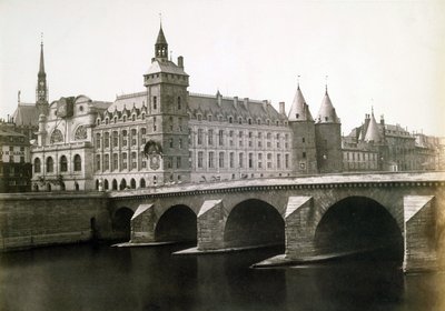 Conciergerie ja pont au Change, noin 1854 (kuva). tekijältä Edouard-Denis Baldus