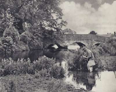 Kaupungin sillan yläpuolella, Stockbridge (s/w-kuva) tekijältä Edward Alfred Barton