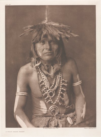 Portfolio XII, levy 429: Walpi-käärmepappi tekijältä Edward S. Curtis
