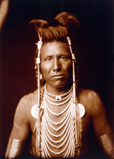 Intialainen rohkea: Ben Long Ear c. 1905, valokuva Edward S. Curtis tekijältä Edward Sheriff Curtis