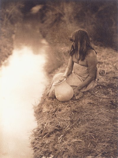 Maricopa Woman at the Stream tekijältä Edward Sheriff Curtis