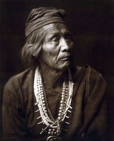 Nesjaja Hatli, intialainen, Navaho, n. 1904, valokuva: Edward S. Curtis tekijältä Edward Sheriff Curtis