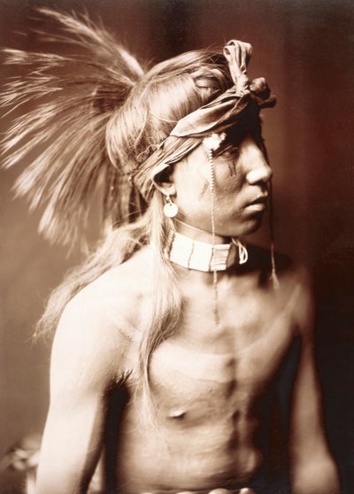 Shows As He Goes, Edward S. Curtis, n. 1904 (sävyinen hopeaprintti) tekijältä Edward Sheriff Curtis
