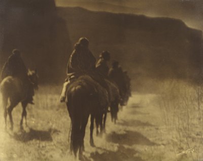 The Vanishing Race Navaho Plate 1, Volume 1 sarjasta The North American Indian, n. 1904 (orotoni) tekijältä Edward Sheriff Curtis