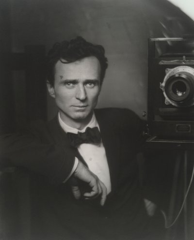 Omakuva studiokameralla tekijältä Edward Steichen
