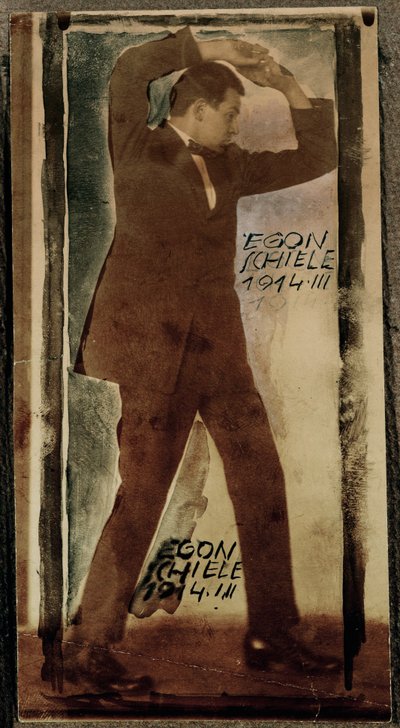 Egon Schiele kädet koholla ... (kuva) tekijältä Egon Schiele