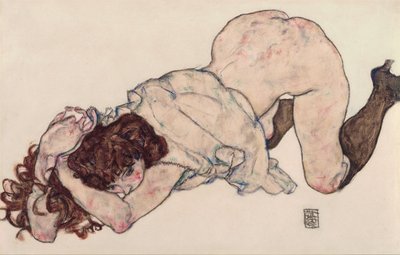 Polvillaan istuva tyttö, molemmat kyynärpäät tuettuna tekijältä Egon Schiele