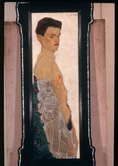 Nude Self-Portrait with Ornamental Drapery ... (öljy ja metalliväri) tekijältä Egon Schiele