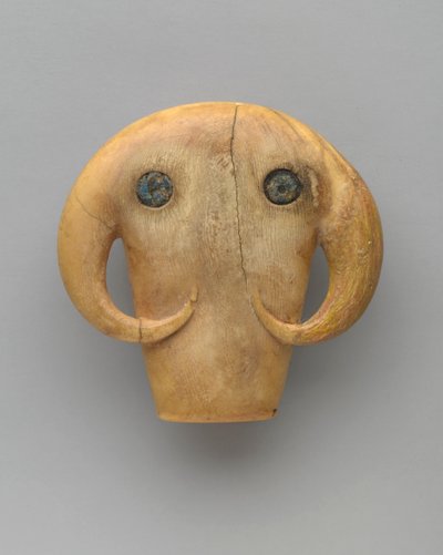 Amuletti häränpään muodossa, noin 3500-3100 eaa tekijältä Egyptian
