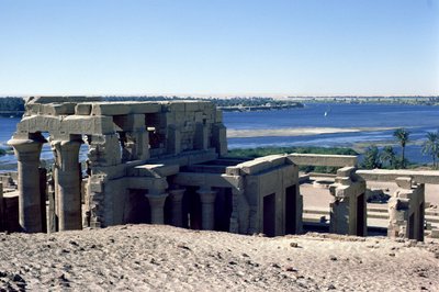 Näkymä Rooman ja Ptolemaioksen Sobekin ja Haroerisin kaksoistemppelille Niilillä tekijältä Egyptian