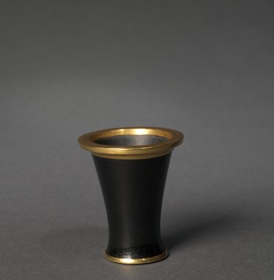 Kosmetiikkaastia (dekantterilasi), n. 1859-1814 eKr. (obsidiaani ja kulta) tekijältä Egyptian 12th Dynasty