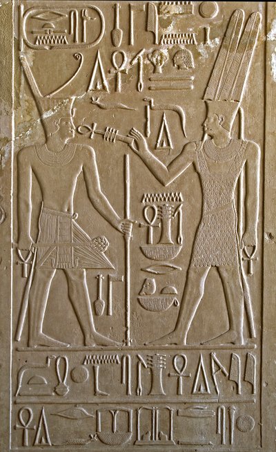 Egyptiläinen antiikki: Sesostris I:tä kuvaava hieroglyfi, joka saa Amon RA:n käsistä elämän ja terveyden symboleja - faarao Sesostris I:n (1962-1928 eKr.) 12. dynastian valkoinen kappeli, Amonin jumalalle kunniaksi rakennettu pyhäkkö - museo Ka tekijältä Egyptian 12th Dynasty