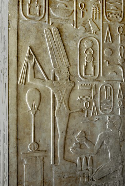 Egyptiläinen antiikki: hieroglyfi, joka kuvaa Ithyphallic Min -jumalaa, farao Sesostris I:n (1962-1928 eKr.) 12. dynastian valkoinen kappeli, pyhäkkö, joka rakennettiin Amon-jumalan kunnioittamiseksi. Karnakin temppelin ulkoilmamuseo Egyptissä. tekijältä Egyptian 12th Dynasty
