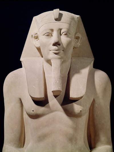 Sesostris I:n (1971-28 eKr.) istuva patsas, alun perin Sesostris I:n ruumistemppelistä al-Lishtissä (kalkkikivi) (yksityiskohta) tekijältä Egyptian 12th Dynasty
