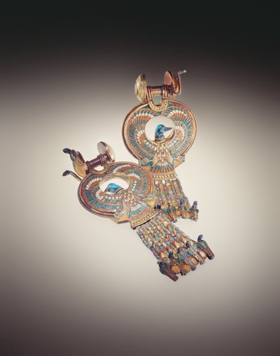 Korvakorut hybridilintuilla haukkojen siiveillä ja ankkojen päillä, Tutankhamonin haudasta (n. 1370-1352 eKr.) Uudesta kuningaskunnasta (kullakoristeinen värillinen lasi ja fajanssi) tekijältä Egyptian 18th Dynasty