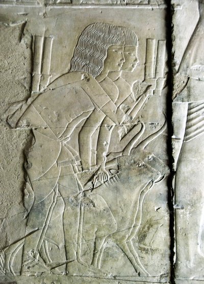 Egyptiläinen antiikki: yhdistää ullakkotarkastajan ja kirjurin Kha em Hetin (Khaemhat) haudasta Amenophis III:n (TT57) hoviin, joka edustaa juurikkaanpäitä uhriksi tarjoavia miehiä. 18. dynastia. 1530-1290 eaa. Vallee des Nobles. Luxor, Länsiranta, esim tekijältä Egyptian 18th Dynasty