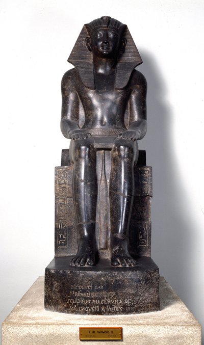 Egyptiläinen antiikki: basaniitista valmistettu veistos, joka esittää Thutmosis (Tuthmosis tai Thutmus) III:a (noin 1504-1450 eaa.), egyptiläistä faaraota. 18. dynastia. Thebasta. Torino, Egyptin museo tekijältä Egyptian 18th Dynasty