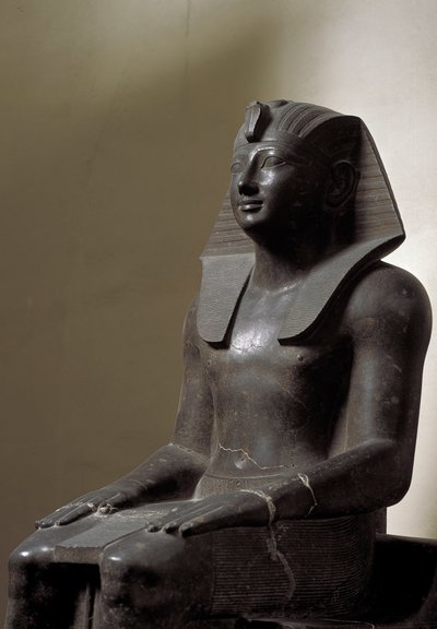 Egyptiläinen antiikki: veistos basaniitista, joka edustaa hallitsijaa Thutmosis (Tuthmosis tai Thutmus) III (1479-1425 eKr.), Egyptin faaraota. Himmeä. 192 cm. 18. dynastia. Torino, egyptiläinen museo tekijältä Egyptian 18th Dynasty
