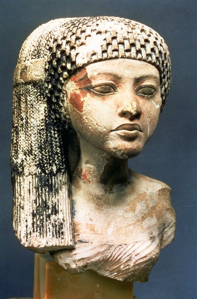 Prinsessan pää Akhenatenin perheestä, Uudesta kuningaskunnasta (maalattu kalkkikivi) (katso myös 107940, 370210, 370211) tekijältä Egyptian 18th Dynasty