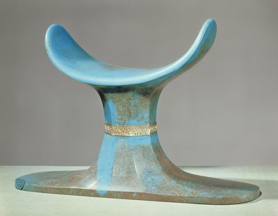 Niskatuki, Tutankhamonin haudasta (n. 1370-52 eKr.) New Kingdom (sininen lasitahna) tekijältä Egyptian 18th Dynasty
