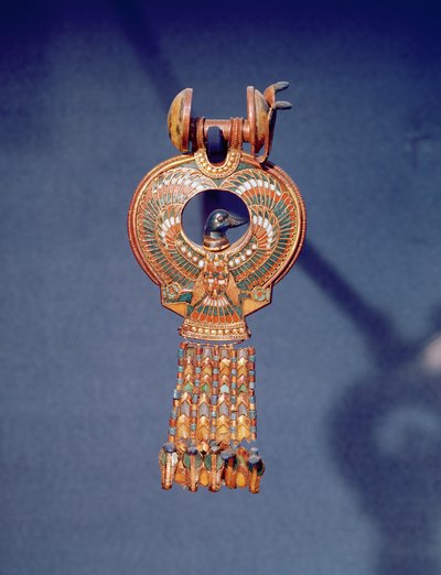 Vasen korvakoru korvakoruparista, jossa on sinilintu, Tutankhamonin haudasta, Kuninkaiden laakso, Thebes, n. 1347-37 eKr. (kulta ja sula lasi) (344029) tekijältä Egyptian 18th Dynasty