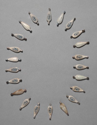 Terälehden muotoiset helmet, n. 1391-1353 eaa tekijältä Egyptian 18th Dynasty