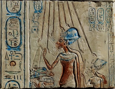 Faarao Akhenaten ja Nefertiti tarjoavat juomalipun Aten-jumalalle. tekijältä Egyptian 18th Dynasty