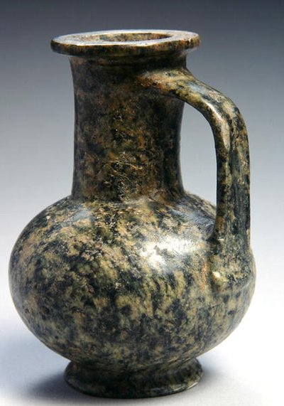 Pitcher, Uusi kuningaskunta, n. 1479-1353 eKr. (vihreä käärme) tekijältä Egyptian 18th Dynasty