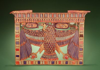 Ylä-Egyptin korppikotkalla koristeltu rintapylväs, Tutankhamonin haudasta (n. 1370-52 eKr.) Uusi kuningaskunta (lasitahnalla upotettu kultakloisonne) tekijältä Egyptian 18th Dynasty