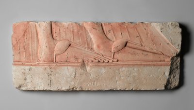 Reliefi, joka kuvaa kuninkaallisten naisten sandaalijalkoja, Tell el-Amarnasta, Uudesta kuningaskunnasta, n. 1353–1332 eKr. (kalkkikivi) tekijältä Egyptian 18th Dynasty