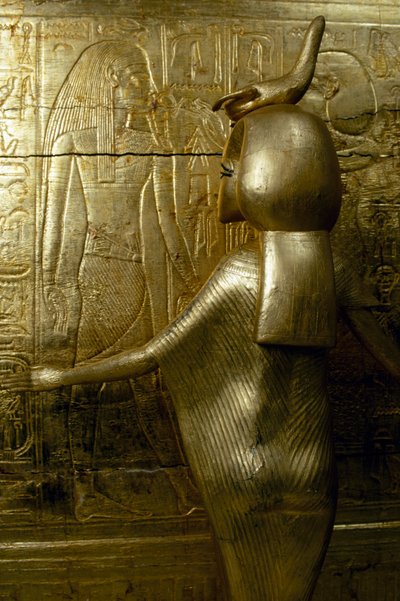 Selkhetin patsas, yksityiskohta kullalla päällystetystä Tutankhamonin kappelista, Tutankhamonin haudasta, Egyptin sivilisaatio, Uusi kuningaskunta, dynastia XVIII tekijältä Egyptian 18th Dynasty