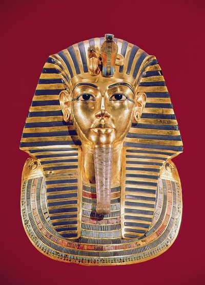 Tutankhamonin (n. 1370-1352 eKr.) hautausnaamio n. 1336-1327 eKr., Uusi kuningaskunta (kultaa puolijalokiveillä upotettuna) tekijältä Egyptian 18th Dynasty