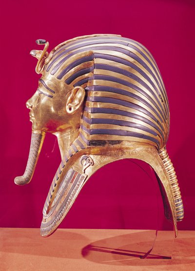 Kultanaamio, Tutankhamonin aarteesta (n. 1370-52 eKr.) n. 1340 eKr. (puolijalokiveillä upotettu kulta) (katso vastakkainen puoli 179987) tekijältä Egyptian 18th Dynasty