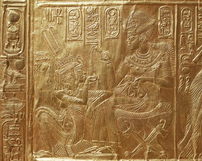 Tutankhamon ja hänen vaimonsa, yksityiskohta rituaaliarkusta tekijältä Egyptian 18th Dynasty