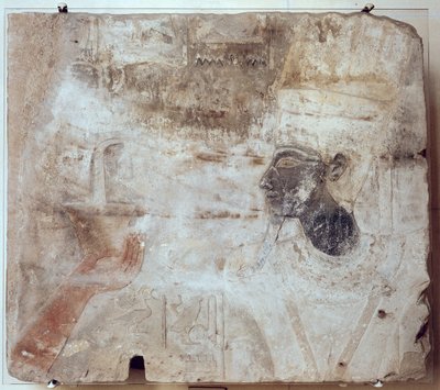 Tuthmosis III (n. 1479-1425 eKr.) uhrasi suitsukkeita jumalalle Amunille Satetin temppelistä Elephantinessa, Uudessa kuningaskunnassa (maalattu hiekkakivi) tekijältä Egyptian 18th Dynasty