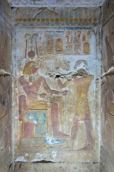 Relevo colorido, templo de Seti I, Abydos, Egyptfinnish tekijältä Egyptian 19th Dynasty