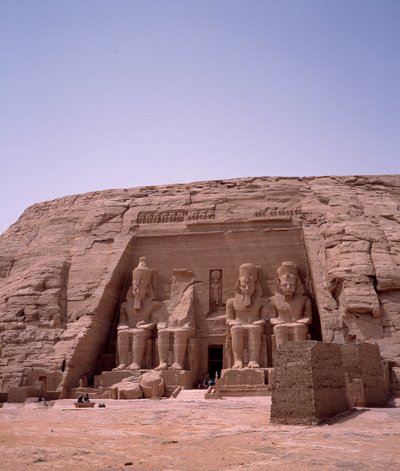Egyptiläinen antiikki: Ramses II:n temppelin kolossi. 1271-1256 eaa. Abu Simbel (Abu simbel), Aswan, Egypti tekijältä Egyptian 19th Dynasty