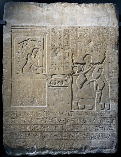 Hormin, kuninkaan haaremin päällikkö, palkitaan Seti I:n hänelle antamilla kultakoruilla, kalkkikivinen pylväs. tekijältä Egyptian 19th Dynasty