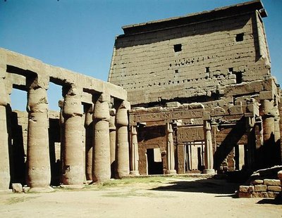 Peristyle tuomioistuin tekijältä Egyptian 19th Dynasty