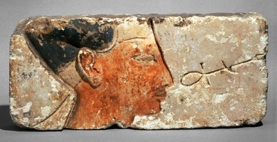 Kuninkaan profiili, luultavasti Ramses II - Faarao Ramses II:n profiili. Maalattu kalkkikivi ... tekijältä Egyptian 19th Dynasty