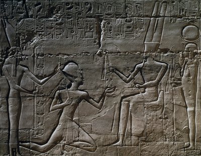 Ramesses II Amun-Ran edessä, reliefi, Suuri hypostyylisali, Amunin temppeli, Karnakin temppelikompleksi (Unescon maailmanperintöluettelo). tekijältä Egyptian 19th Dynasty
