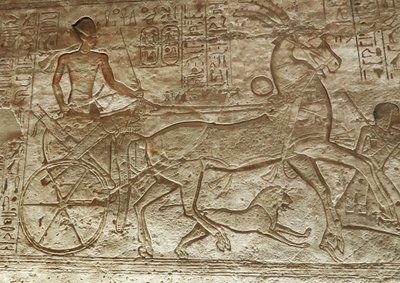 Ramses II kärryillään, Abu Simbelin suuri temppeli (reliefi) tekijältä Egyptian 19th Dynasty