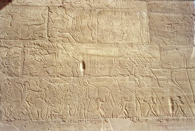 Reliefi, joka kuvaa egyptiläisiä joukkoja hyökkäämässä heettiläiseen Dapurin kaupunkiin Great Hypostyle Hallista, Uusi kuningaskunta, C.1297-1185 eaa. tekijältä Egyptian 19th Dynasty