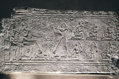 Ptahotepin ja Tauseretin hätäapu Saqqarasta, pariskunta saa tarjouksia vanhimmalta pojaltaan Amenhebiltä ja muilta lapsilta tekijältä Egyptian 19th Dynasty