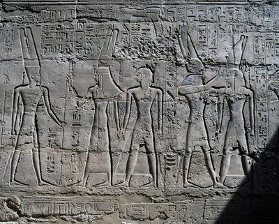 Kohtauksia jumalille uhrauksista, helpotus, Great Hypostyle Hallin sisäseinät, Karnakin temppelikompleksi (Unescon maailmanperintöluettelo tekijältä Egyptian 19th Dynasty
