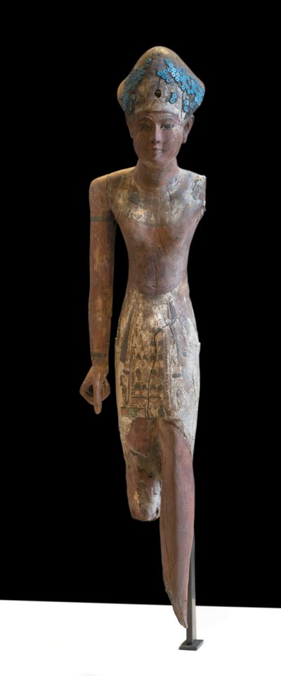 Suvereeni Ramesside -patsas, jossa on sininen kruunu ja edessä lanneliina tekijältä Egyptian 19th Dynasty