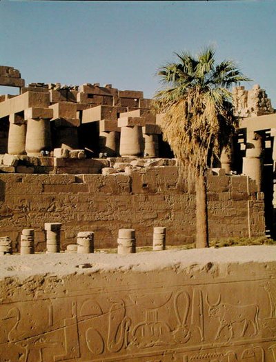 Ramses II:n muuri ja Tuthmosisin temppeli tekijältä Egyptian 19th Dynasty